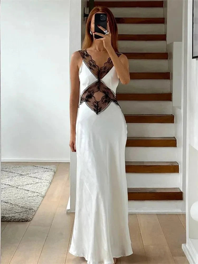 Vestido Longo em Cetim com Recortes e Renda Floral Libra - Ziora