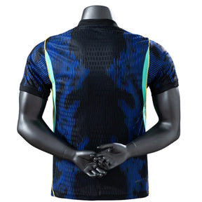 Camisa Brasil II 2026 azul e preto detalhe gola e escudo bordado