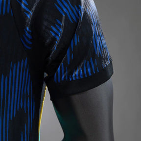 Camisa Brasil II 2026 vista lateral mangas modelagem masculina